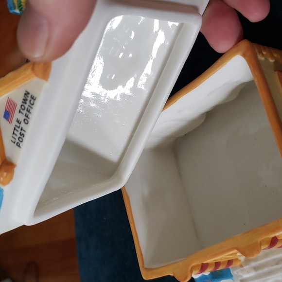 Vintage Ceramic Christmas post office building by figi's from 1998 - Picture 6 of 7